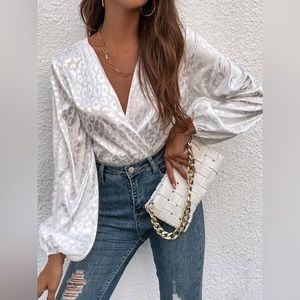 Leopard Jacquard Lantern Sleeve Overlap Collar Satin
Bodysuit